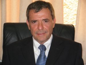 [מקור תמונתו של פרופ' צבי זמישלני: אתר DoctorsOnly. שם הצלם אינו ידוע]