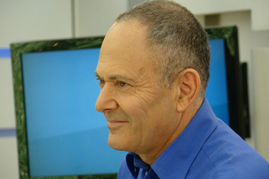 [בתמונה: ניצב אריה עמית נגד השר קהלני - לא קבל גיבוי... מקור התמונה: פייסבוק]