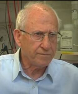 [תמונתו של פרופ' אהרן רזין משמאל היא צילום מסך]