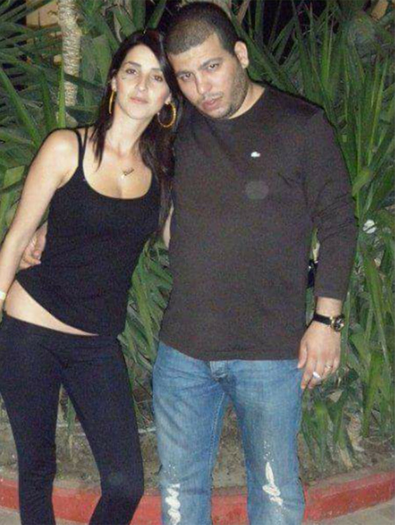 [בתמונה: אחת התמונות שפרסם טל קורקוס, שלו ושל דבורה ז"ל]