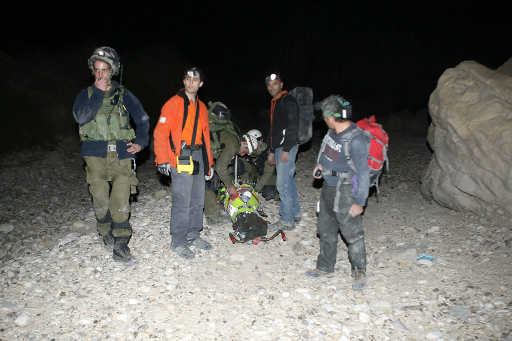 [בתמונה: לא בכדי מושתת כל מערך חיפוש וחילוץ הנעדרים בישראל על כוחות מקומיים מתנדבים, שגרים בשטח, מגיעים במהירות ויודעים היכן לחפש! המקור: באדיבות עמותת יחידות החילוץ. שם הצלם אינו ידוע]