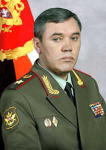 [בתמונה משמאל: רמטכ"ל צבא רוסיה, ולרי גרסימוב. מה עובר עליו? התמונה נוצרה והועלתה לויקיפדיה על ידי Mil.ru. קובץ זה הוא בעל רישיון Creative Commons להפצה, תחת רישיון זהה, גרסה: CC BY 4.0]