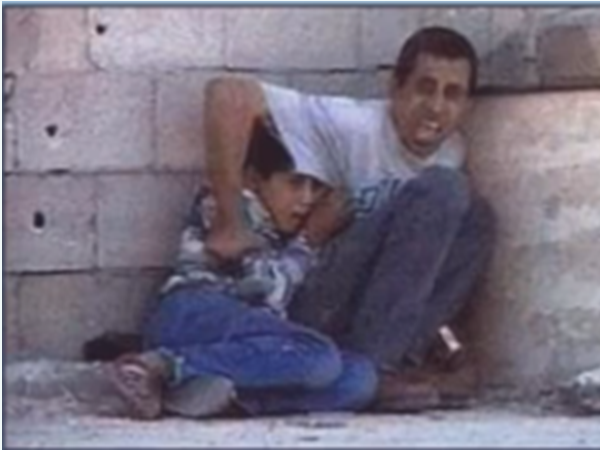 תמונת הניצחון הפלסטינית בעולם - שבו המאבק על התודעה מוכרע, לא במילים אלא בתמונות... - פרשת הירי בילד מוחמד א-דורה: פלסטיני בן 12 שתועד בסרט בן כמה שניות, המתאר לכאורה את מותו מירי, עם תחילתה של האינתיפאדה השנייה, הפך לסמלה של האינתיפאדה בעיני הפלסטינים. פרטי האירוע, מהלכו, הסרט עליו והשאלה מי הרג אותו, אם בכלל נהרג, שנויים כולם במחלוקת, אבל למי זה משנה...