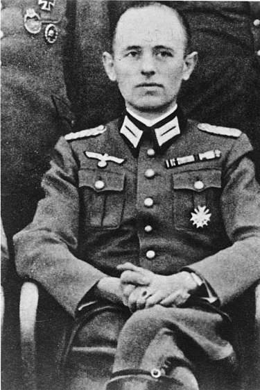 [בתמונה משמאל: גנרל ריינהרד גהלן במדי הווארמאכט. התמונה נוצרה והועלתה לויקיפדיה על ידי Bundesarchiv, Bild 183-27237-0001 / CC-BY-SA 3.0]