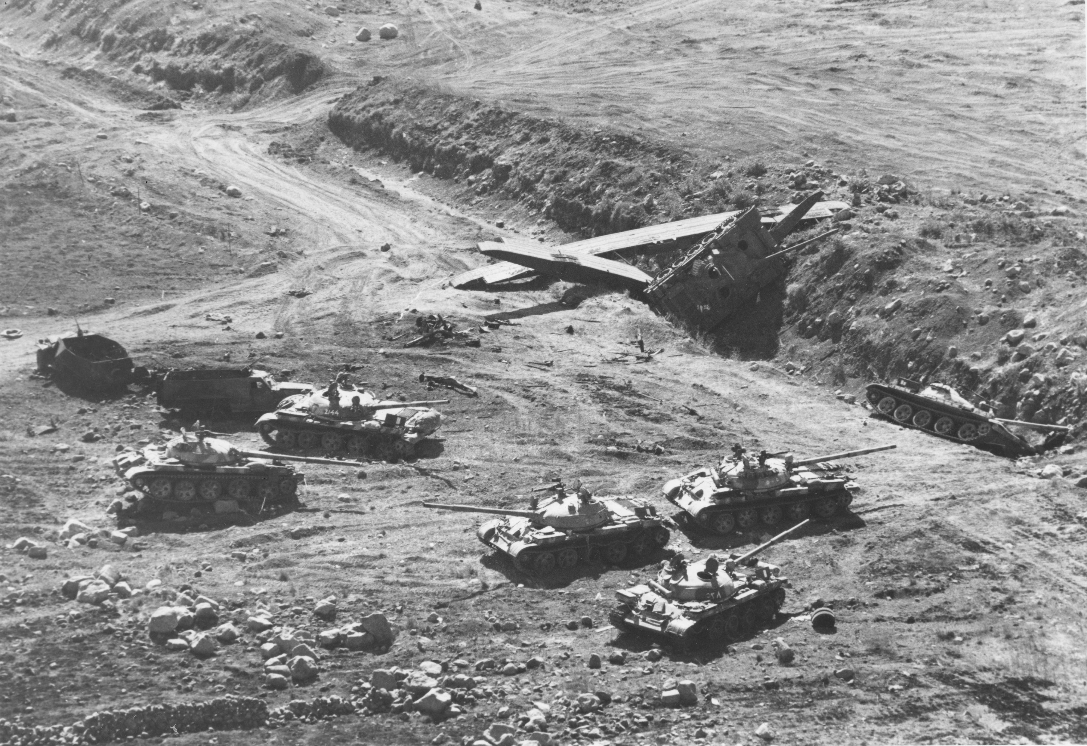[בתמונה: טנקים סורים פגועים בעמק הבכא במלחמת יום הכיפורים. המקור: דובר צה"ל]