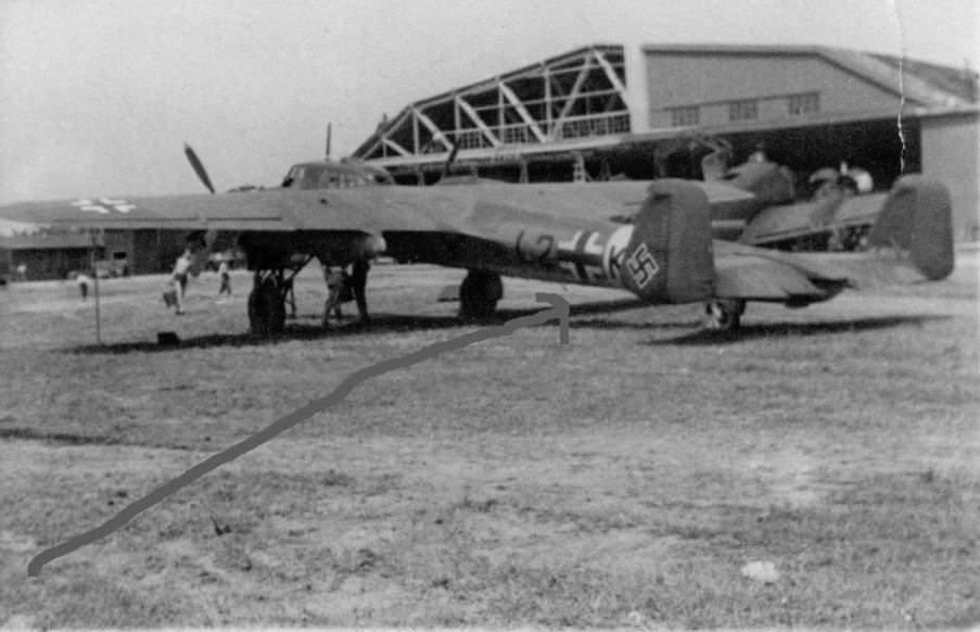 [מטוס לופטוואפה מסוג Dornier 17, החונה בשדה התעופה בזליסטה רומניה, ב- 1941. התמונה היא נחלת הכלל]