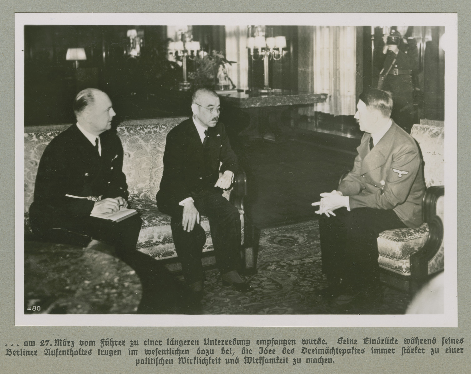 [בתמונה: אדולף היטלר נפגש עם שר החוץ של יפן אדולף היטלר (מימין), יוסוקה מטסוקה (במרכז) והמתורגמן ד"ר פול אוטו שמידט (משמאל), ב- 31 במרץ 1941. קרדיט: מוזיאון הזיכרון לשואה של ארצות הברית]
