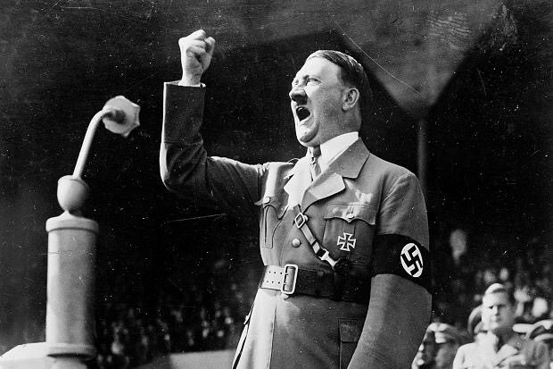 [בתמונה: אדולף היטלר... הטרגדיות - שהביאו עימם הנאציזם והפשיזם - הביאו לגל אופנתי של מחקרים רבים, שעסקו בחקר התעמולה... התמונה היא נחלת הכלל]