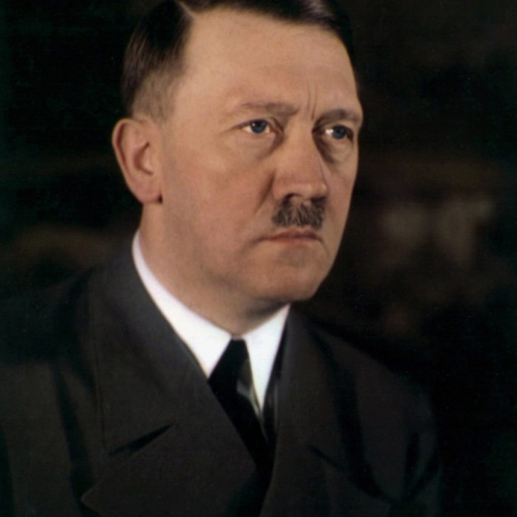 [בתמונה משמאל: אדולף היטלר. מחיר האגו... התמונה היא נחלת הכלל]