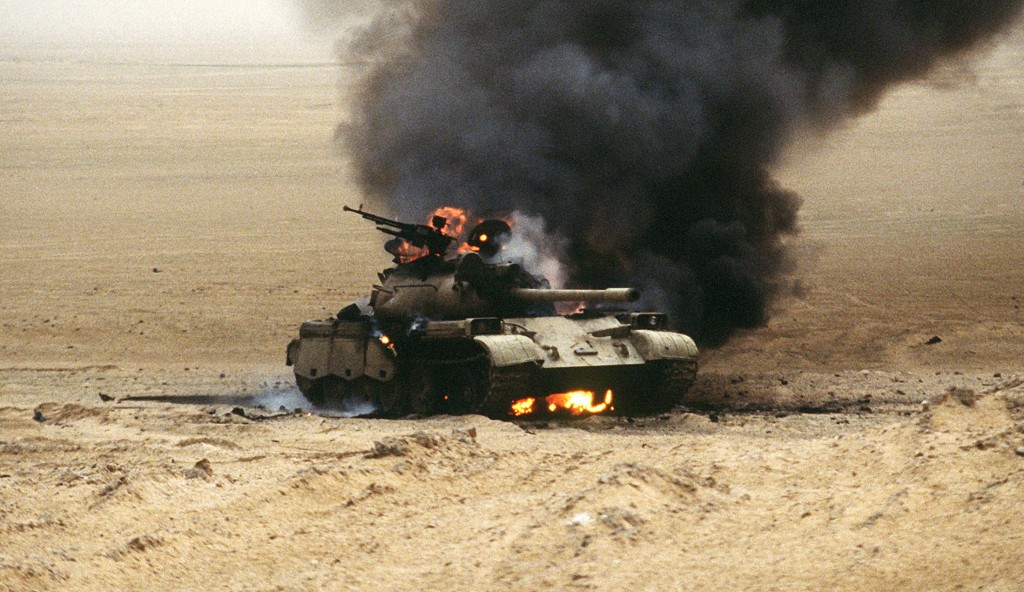 [בתמונה: מבחינתי במלחמה הזאת במובנים רבים השריונרים הם גיבורי המלחמה. בתמונה: טנק עיראקי בוער בגזרה הצפונית במלחמה. קרדיט: Wikimedia Commons / Public Domain]