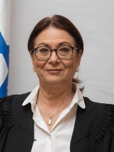 [תמונתה של כבוד השופטת, אסתר חיות, משמאל, נוצרה והועלתה לויקיפדיה על ידי הרשות השופטת בישראל. קובץ זה הוא בעל רישיון Creative Commons להפצה, תחת רישיון זהה, גרסה: CC BY-SA 4.0]