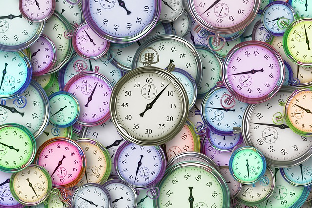 [בתמונה: אשליית נצחיות הזמן... תמונה חופשית - CC0 Creative Commons - שעוצבה והועלתה על ידי geralt לאתר Pixabay]