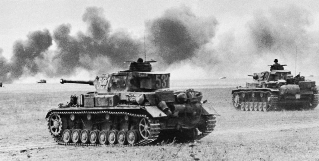 [מלחמת העולם השניה: עידן הזוהר של הטנקים. בתמונה: פנצרים גרמנים בערבות רוסיה. מקור התמונה: צבא ארצות הברית. התמונה היא נחלת הכלל]