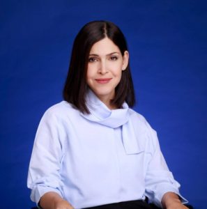 [משמאל: השרה קארין אלהרר. זו באמת תהיה ההתחלה של יחסי שכנות טובה? לא ממש... מקור תמונתה של ח"כ קארין אלהרר משמאל: פייסבוק. שם הצלם אינו מוזכר]