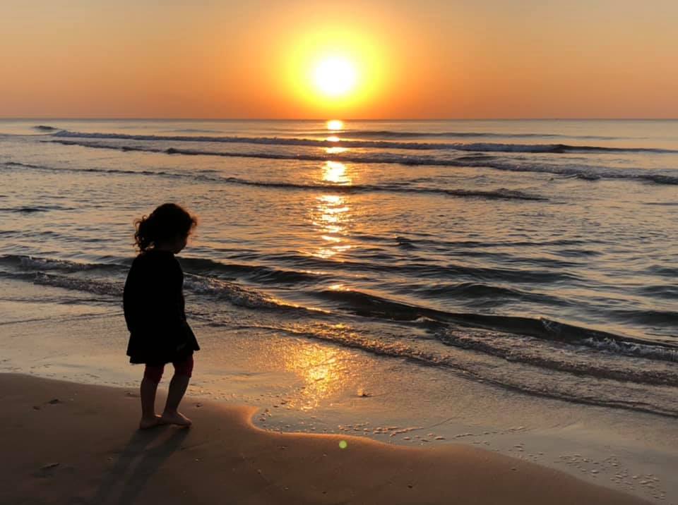 [בתמונה: רגעים? אירית כהן נר-גאון כָּתְבָה וצילמה: יַלְדָּה שֶׁלִּי... הצילום: אירית כהן נר-גאון]