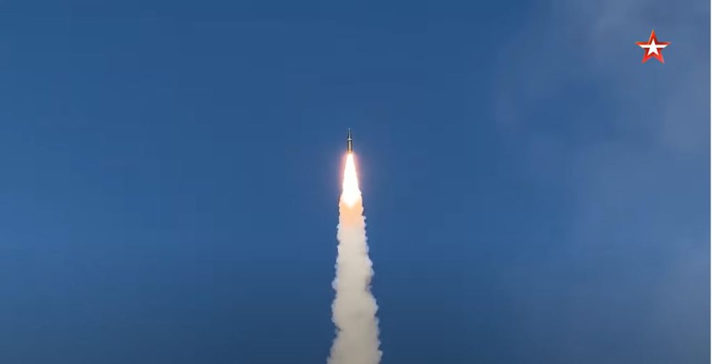 [בתמונה: טיל בליסטי רוסי בשיגור. התמונה היא צילום מסך]