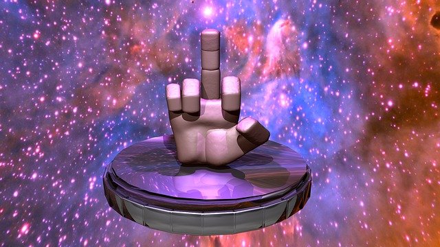 [בתמונה: פיל בחנות חרסינה - החברים שלי כועסים עלי כי תקפה אותי לטענתם מחלת המשמיציטיס... תמונה חופשית - CC0 Creative Commons - שעוצבה והועלתה על ידי 3rdeyedezine0 לאתר Pixabay]