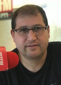 [בתמונה משמאל: עורך הדין מיכאל ספרד. התמונה נוצרה והועלתה לויקיפדיה על ידי 102fm. קובץ זה הוא בעל רישיון Creative Commons להפצה, תחת רישיון זהה, גרסה: CC BY-SA 4.0]