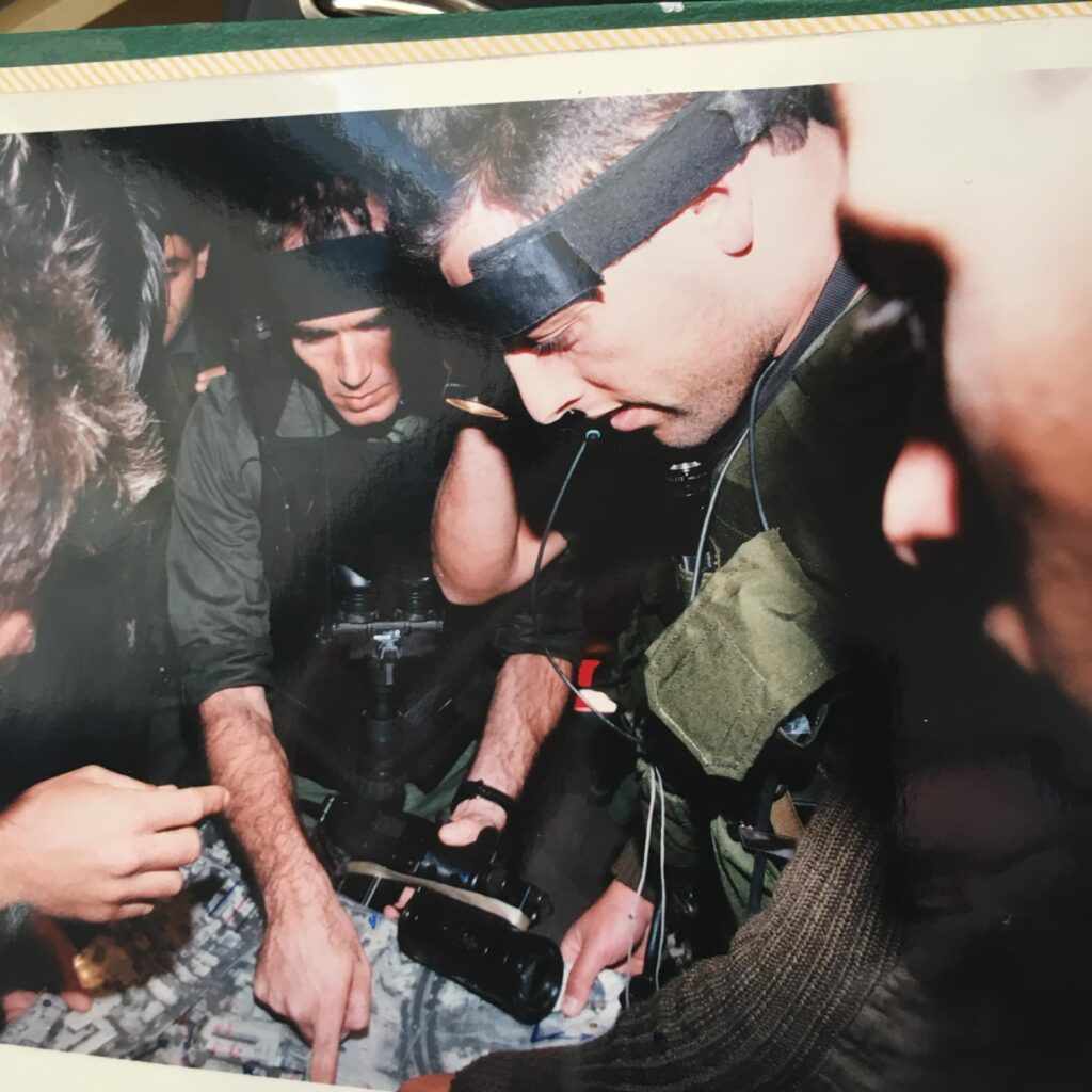 [בתמונה: לאורי ברלב שהיה מפקדה של יחידת הגדעונים האגדית, שעשה עם לוחמיו המופלאים דברים שהמדינה לא תוכל להודות לו עליהם מספיק, ולא חשוב כמה שתנסה. מקור התמונה: פרטי]