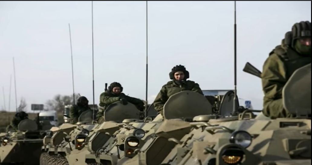 [בתמונה: לוחמים רוסים על גבול אוקראינה... התמונה היא צילום מסך]