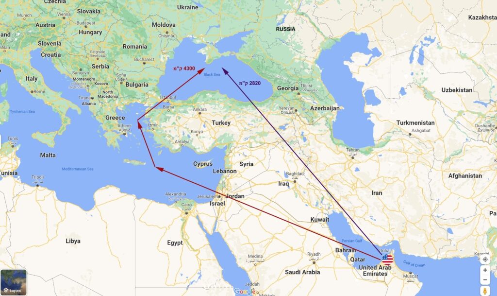 במסגרת המהומה באוקראינה, האמריקאים משתמשים בנכסים שונים, שיש להם על פני הגלובוס. חלק מהם כמו כטב"מ הגלובל הוק ממוקמים בבסיסים האמריקאים במפרץ. האמריקאים צרכים להעביר את הכלים שלהם לאוקראינה; ויש להם, תאורטית, שתי אופציות לעשות את זה: האחד: בנתיב ישיר שעובר מעל איראן / עיראק, היישר לים השחור; והשני: בנתיב שעובר מהמפרציות -- > ערב הסעודית -- > ירדן -- ישראל; ומשם, מעל השטח האווירי הבין לאומי, עד לים השחור. [במפה - שתי אופציות: מימין הנתיב האפשרי הקצר יותר; ומשמאל: הנתיב בפועל הארוך יותר. המפה: פיל בחנות חרסינה]