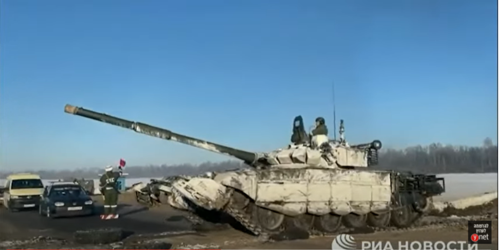 [בתמונה: טנק רוסי באוקראינה, פברואר 2022. התמונה היא צילום מסך]