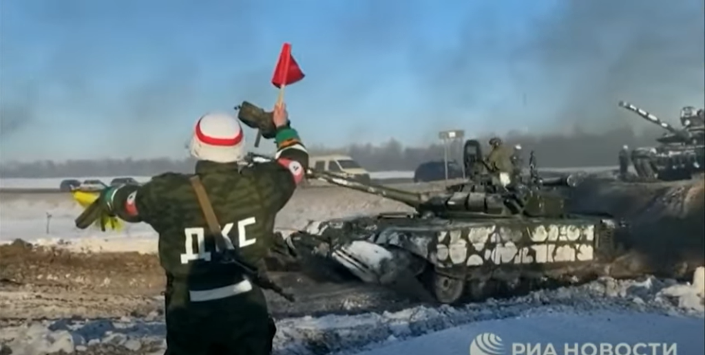 [בתמונה: טנקים רוסיים באוקראינה, פברואר 2022. התמונה היא צילום מסך]