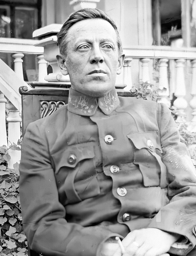 [בתמונה: סימון פטליורה. התמונה היא נחלת הכלל]