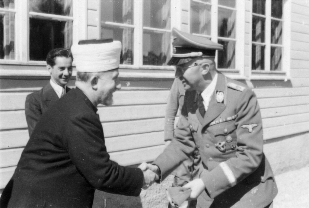 [בתמונה: אמין אל-חוסייני והיינריך הימלר, 1943. קרדיט: Bundesarchiv, Bild 101III-Alber-164-18A / Alber, Kurt / CC-BY-SA 3.0]