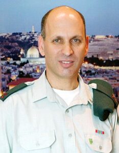 [בתמונה משמאל: האלוף יוסי ביידץ. הצילום: דובר צה"ל]