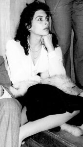 [בתמונה משמאל: כלת פרס אקו"ם, הפזמונאית והסופרת הישראלית, מירית שם אור. קרדיט: צלם: סוכנות צילומי עיתונות י.פ.פ.א / אוסף דן הדני, הספרייה הלאומית / CC BY 4.0]