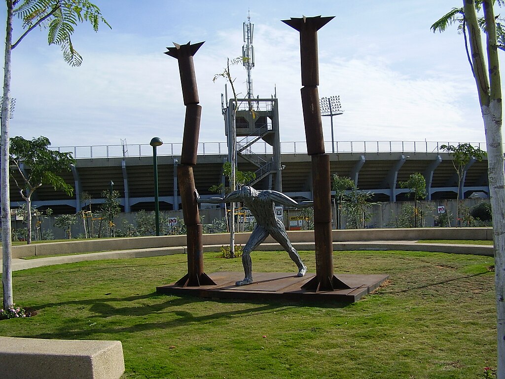 [בתמונה: פסל שמשון בפארק כפר סבא. חומר למחשבה... התמונה נוצרה והועלתה לויקיפדיה על ידי ד"ר אבישי טייכר. קובץ זה הוא בעל רישיון Creative Commons להפצה, תחת רישיון זהה, גרסה: CC BY 2.5]