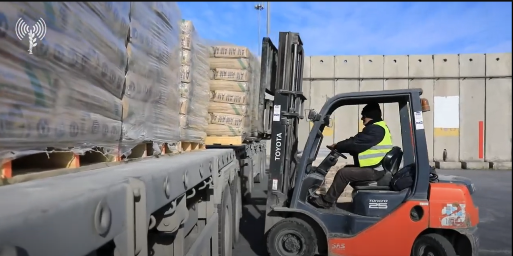 [בתמונה: מי ששולט בסיוע ההומניטארי, שולט בעזה. התמונה היא צילום מסך]