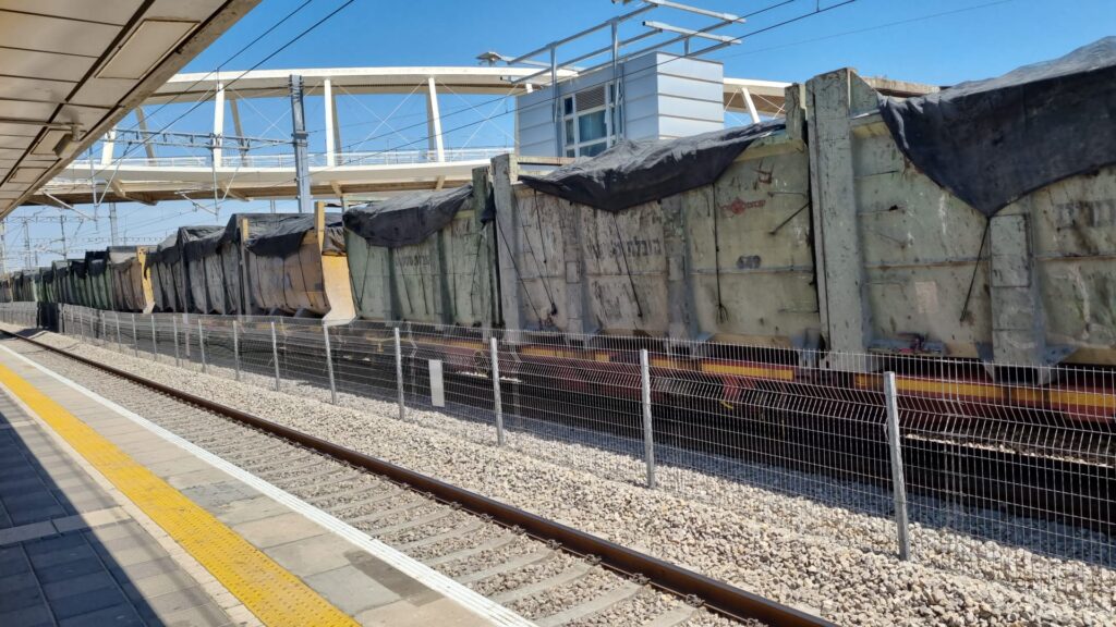 [בתמונה: הדרום - פח הזבל של המדינה, תרתי משמע... צילם: פנחס יחזקאלי]