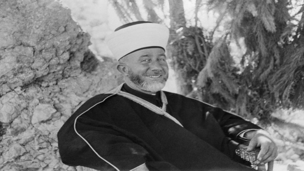 [בתמונה: חג' אמין אל-חוסייני בביתו בגלות בלבנון... קרדיט: 1/10/1938 Getty]