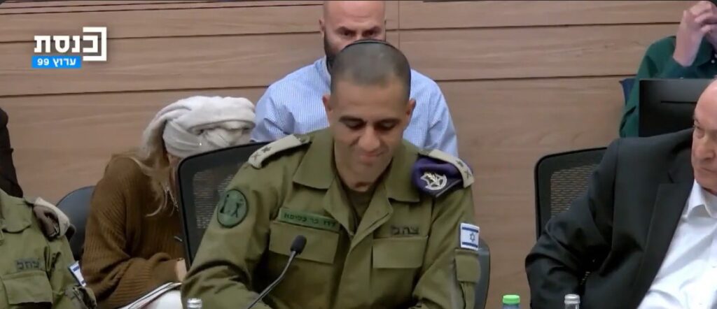 [בתמונה: האופן בו הוצגה הכוונה למינוי בר כליפא מתוך סערת דיון האולפן לנוכח קהל לוהט, פגעה באלוף בר כליפא לא פחות מאשר באלוף פיקוד המרכז המכהן אבי בלוט... התמונה היא צילום מסך]